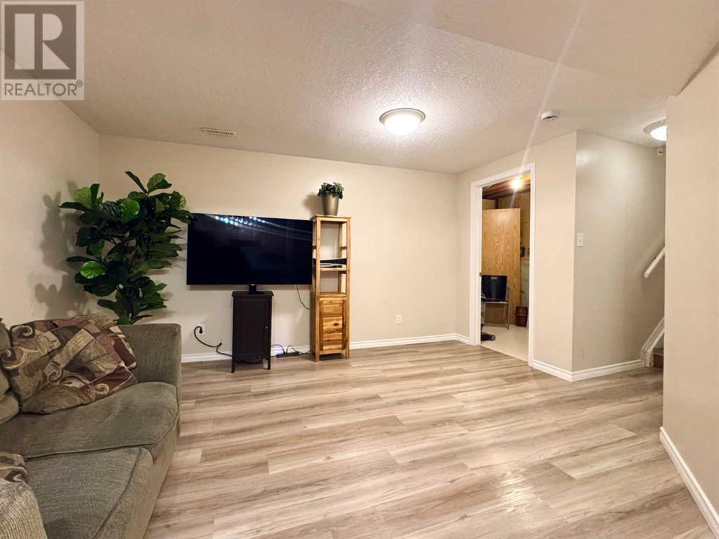 806 Columbia Boulevard W, Lethbridge, Alberta  T1K 5A5 - Photo 27 - A2241395