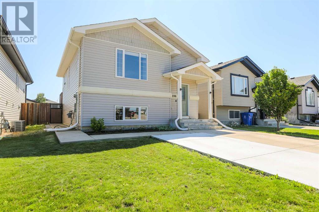 196 Aberdeen Road W, Lethbridge, Alberta  T1J 0N1 - Photo 2 - A2243281