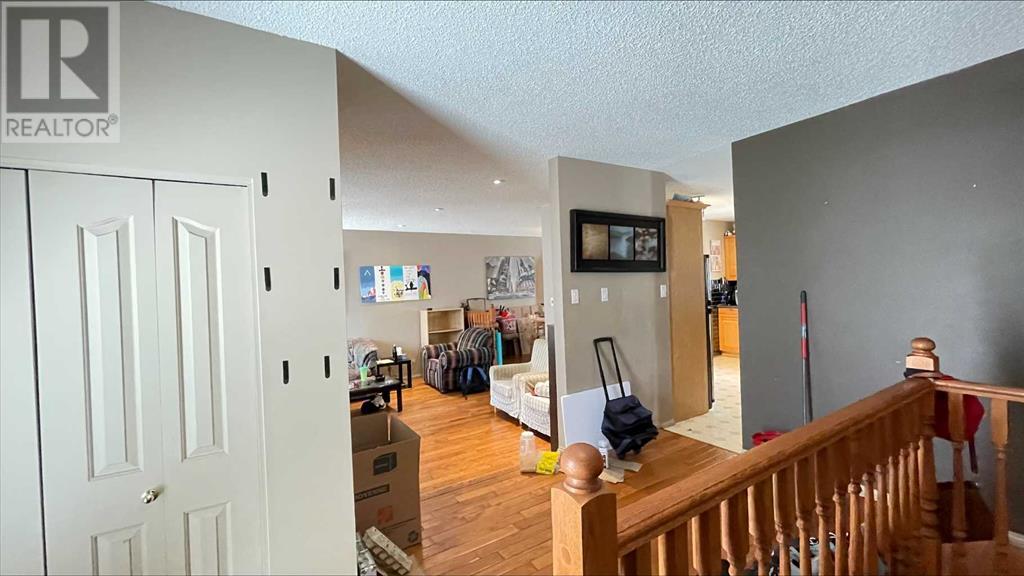 194 Pensacola Court W, Lethbridge, Alberta  T1K 4R6 - Photo 3 - A2243090