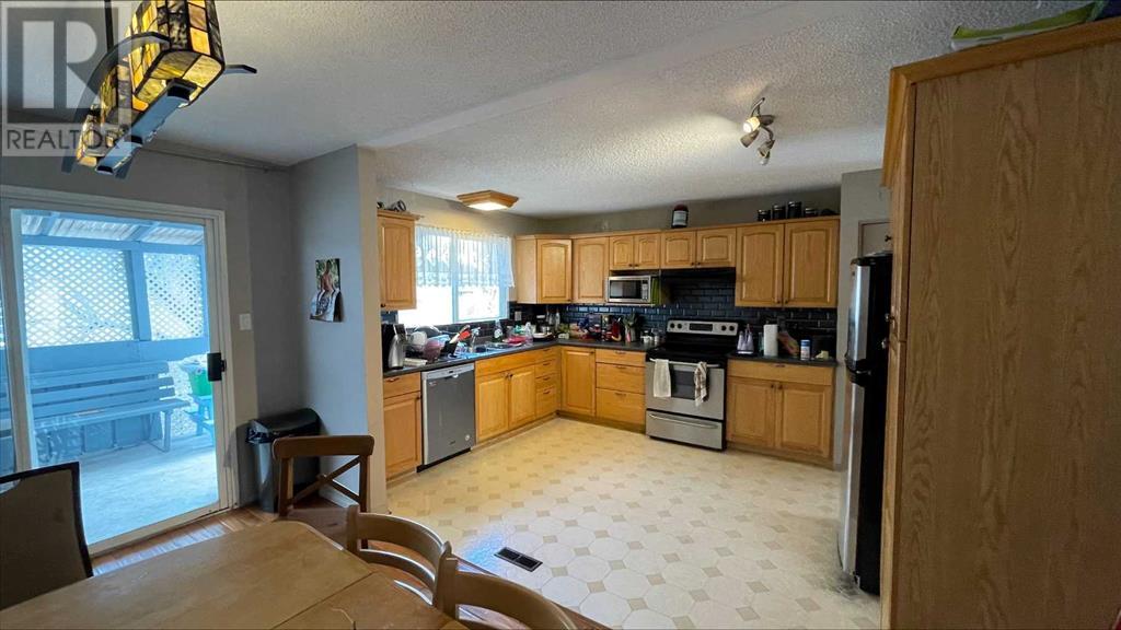 194 Pensacola Court W, Lethbridge, Alberta  T1K 4R6 - Photo 7 - A2243090