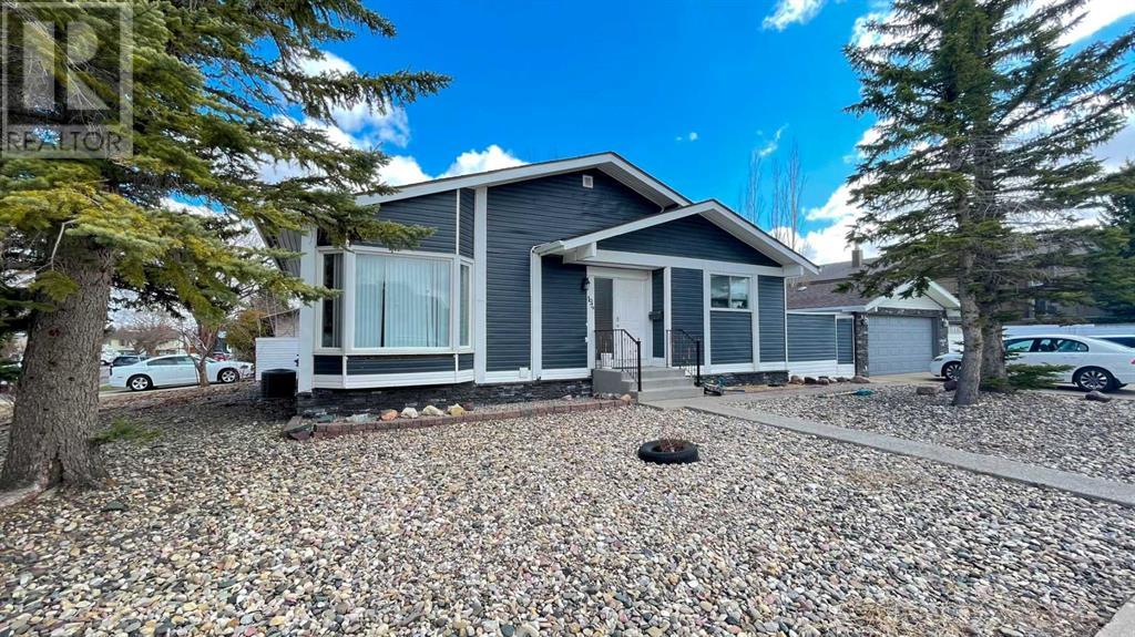 194 Pensacola Court W, Lethbridge, Alberta