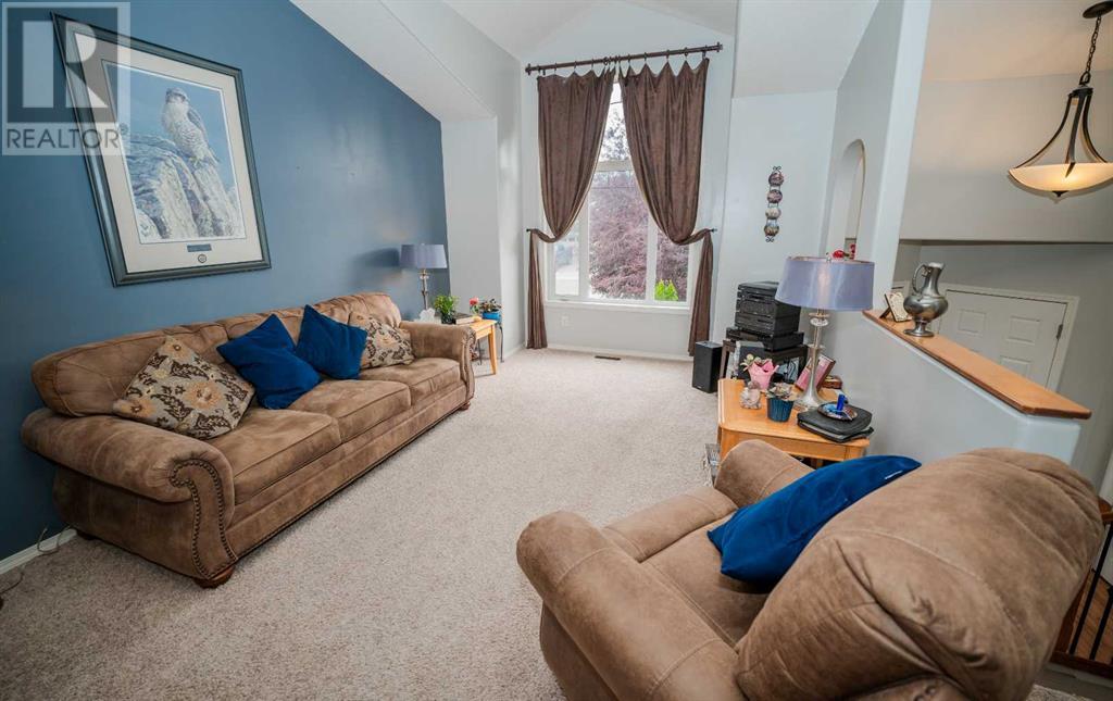 208 Silkstone Bay W, Lethbridge, Alberta  T1J 2A2 - Photo 9 - A2241270