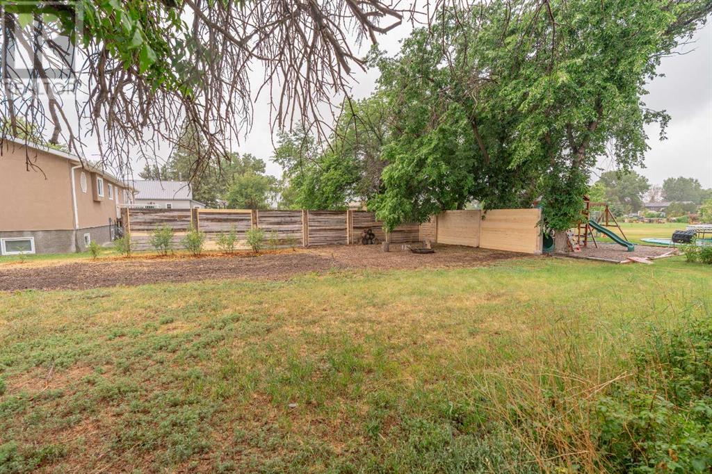 505 3 Street, Stirling, Alberta  T0K 2E0 - Photo 36 - A2233941
