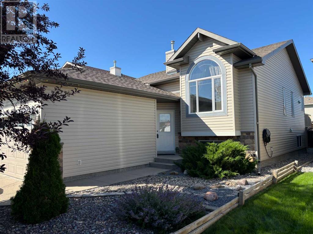 208 Silkstone Bay W, Lethbridge, Alberta