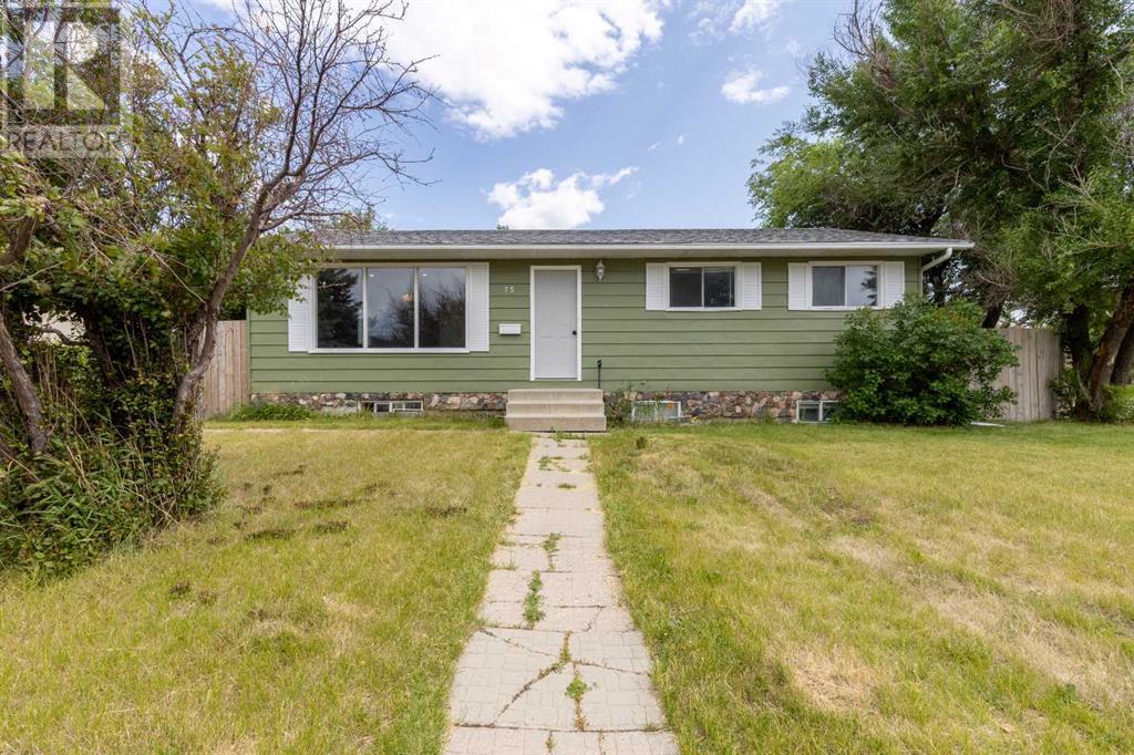 75 Pensacola Court W, Lethbridge, Alberta