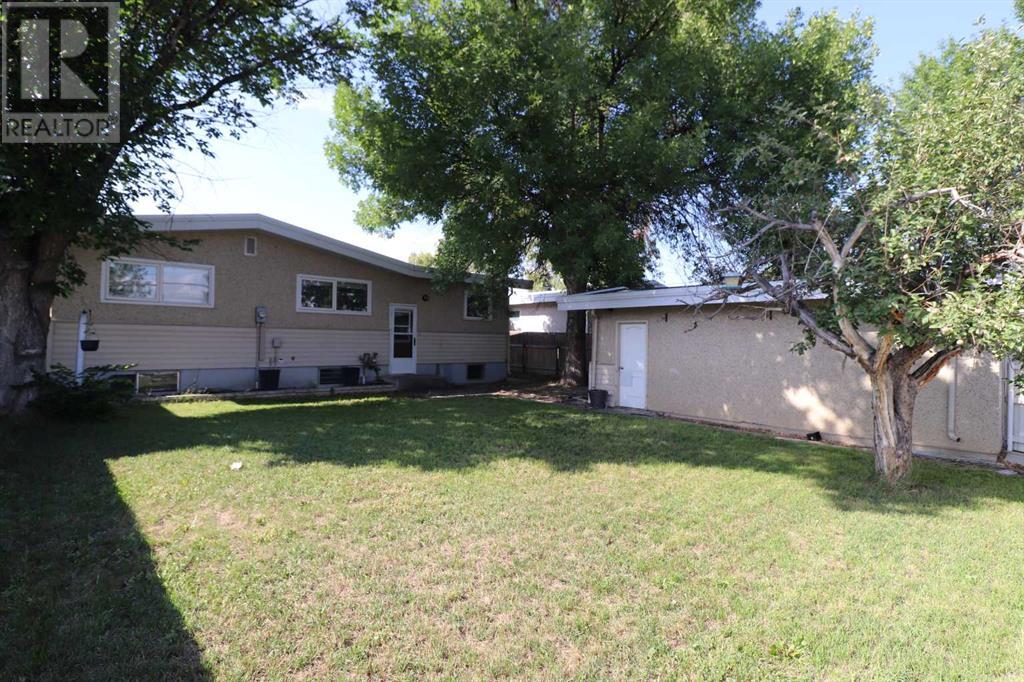 629 25 Street N, Lethbridge, Alberta  T1H 3V7 - Photo 2 - A2242402