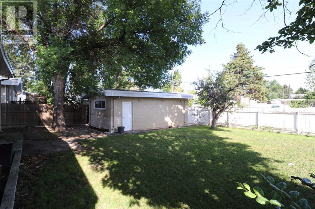 629 25 Street N, Lethbridge, Alberta  T1H 3V7 - Photo 3 - A2242402