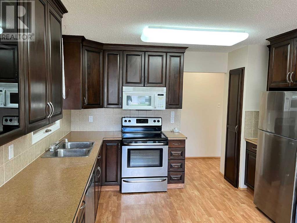 220 Laval Boulevard W, Lethbridge, Alberta  T1K 4E6 - Photo 4 - A2243897