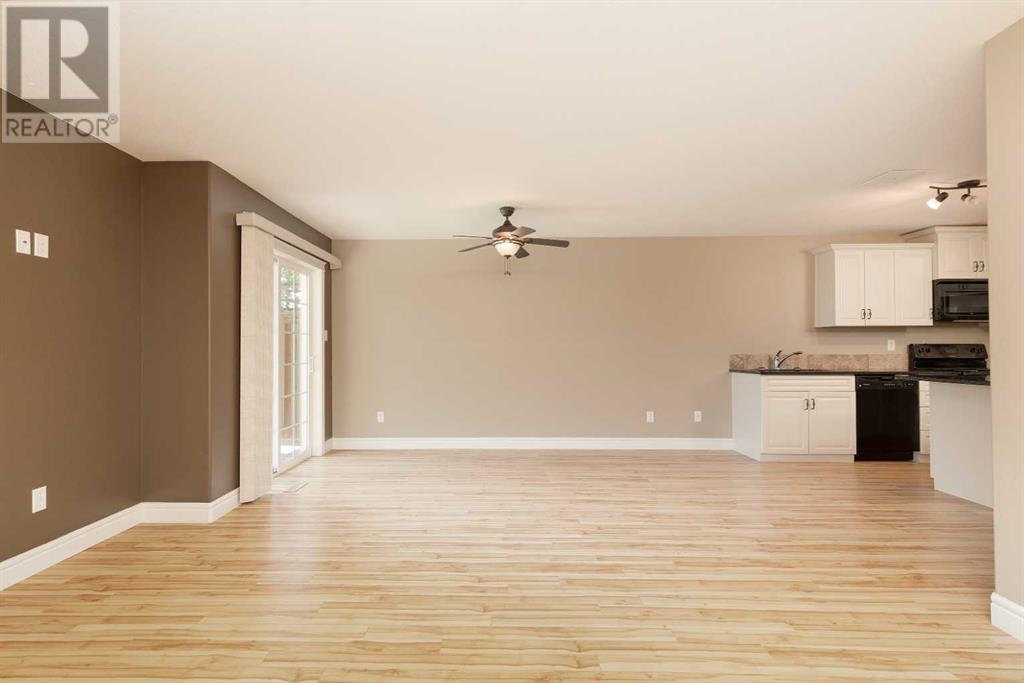 3, 895 Mt Sundance Manor W, Lethbridge, Alberta  T1J 1X7 - Photo 4 - A2243724