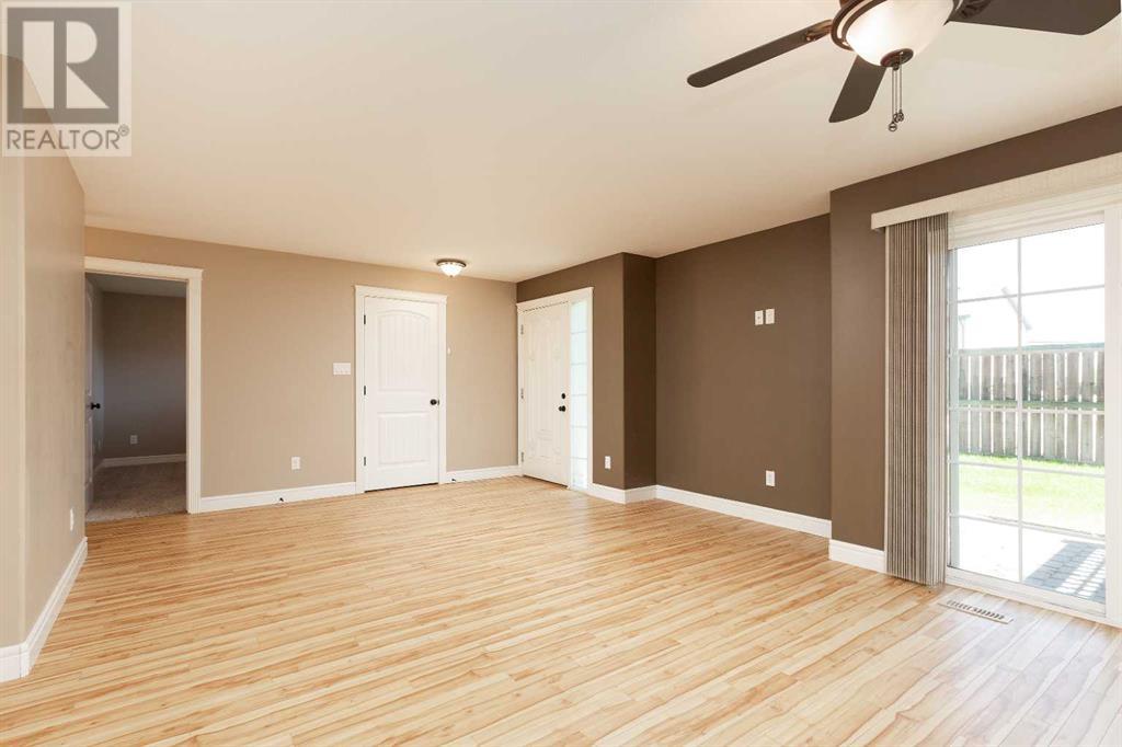 3, 895 Mt Sundance Manor W, Lethbridge, Alberta  T1J 1X7 - Photo 5 - A2243724