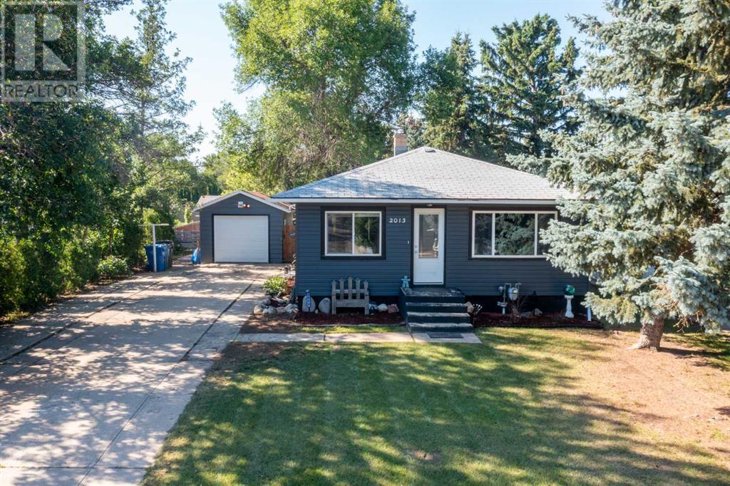 2013 21 Avenue, Coaldale, Alberta