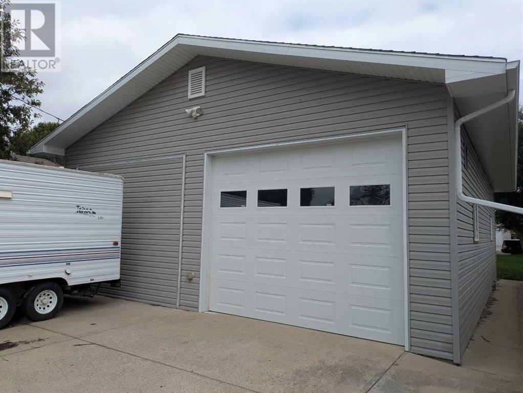 1120 43 Avenue N, Lethbridge, Alberta  T1H 6C2 - Photo 3 - A2244108