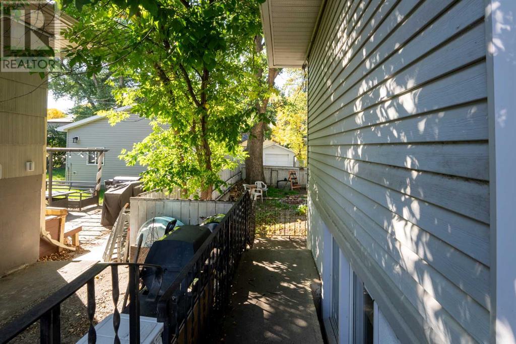 950 12a Street S, Lethbridge, Alberta  T1J 2T7 - Photo 3 - A2234863