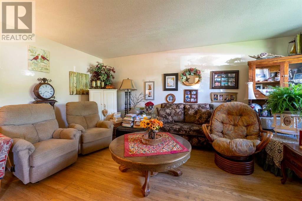 950 12a Street S, Lethbridge, Alberta  T1J 2T7 - Photo 4 - A2234863