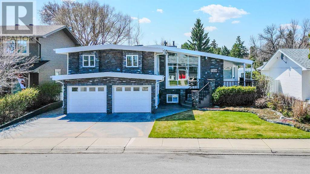 3218 Lakeside Road S, Lethbridge, Alberta
