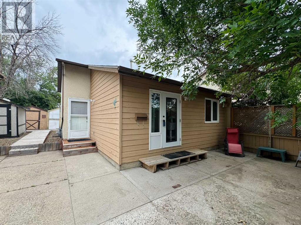 806 Columbia Boulevard W, Lethbridge, Alberta