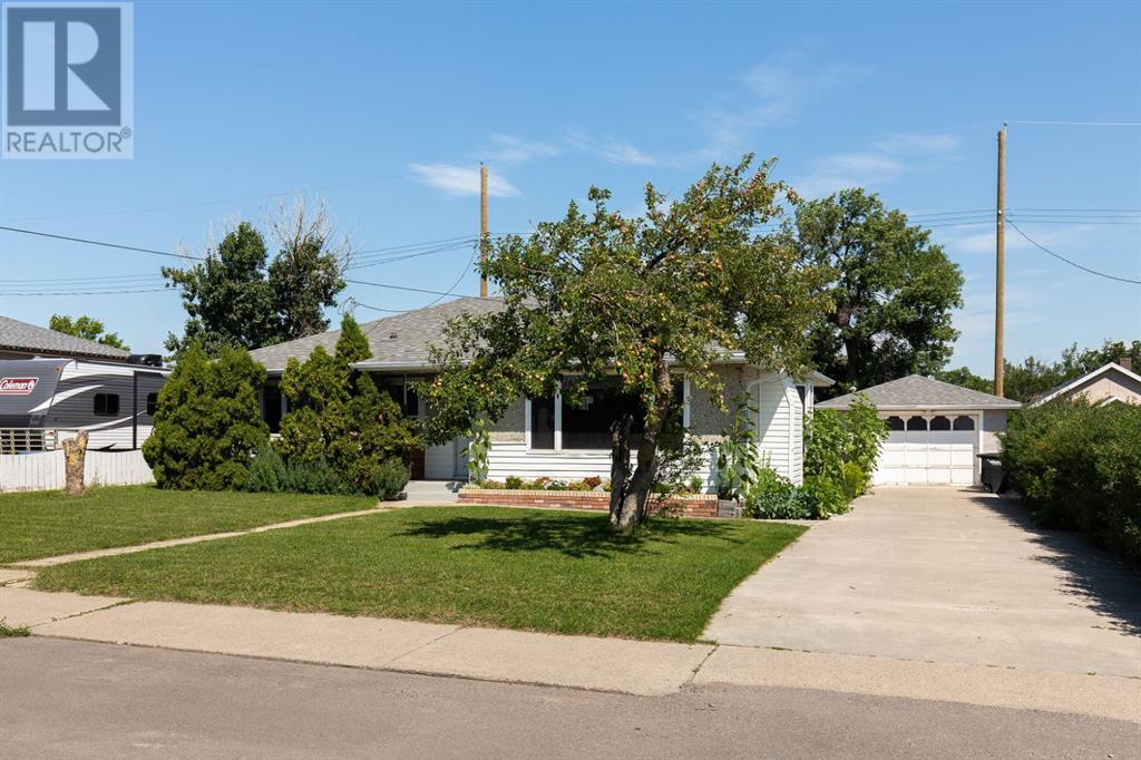235 17 Street, Fort Macleod, Alberta  T0L 0Z0 - Photo 2 - A2244247