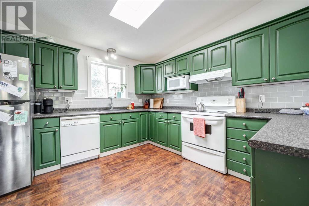 764 Hyde Street, Pincher Creek, Alberta  T0K 1W0 - Photo 3 - A2243063