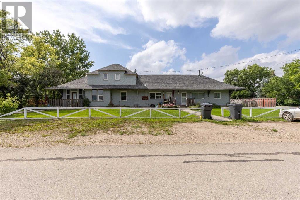 306-310 Princess Street, Monarch, Alberta  T0L 1M0 - Photo 1 - A2244305