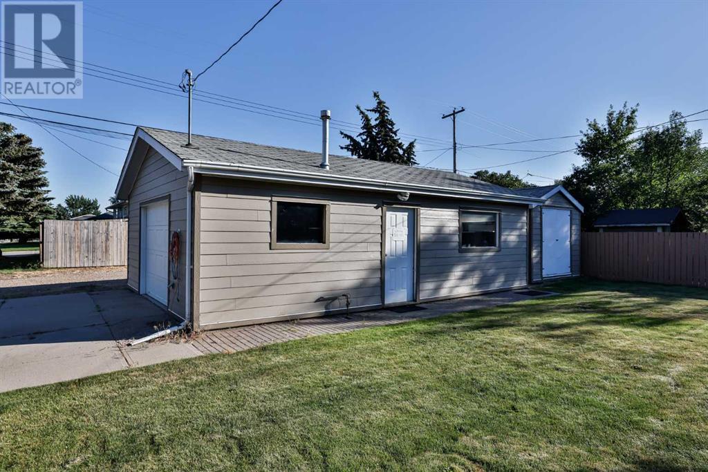 5226 43 Avenue, Taber, Alberta  T1G 1B6 - Photo 3 - A2235373