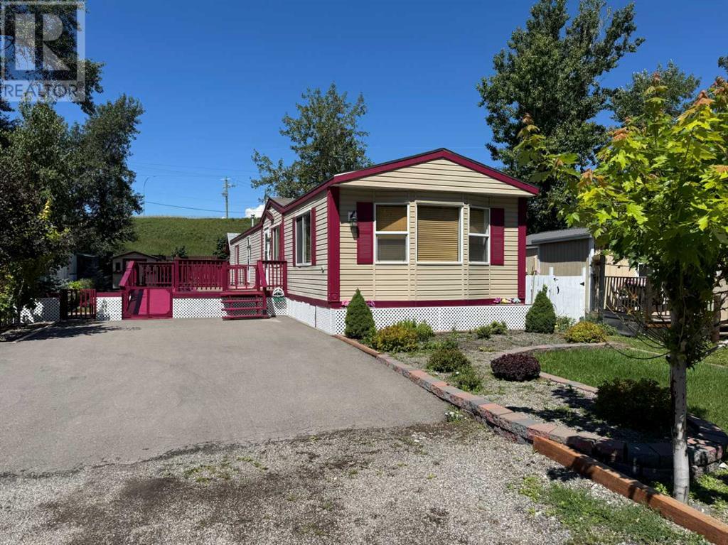 6, 1229 Waterton Avenue, Pincher Creek, Alberta