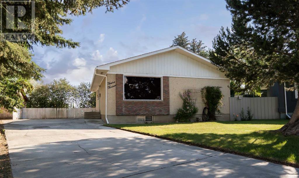 1213 Ventura Place N, Lethbridge, Alberta